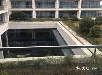房间感觉镜子比较多，大大小小好多镜上哪子
