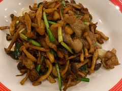 鲜茶树菇爆牛肉-鑫巴蜀小镇 · 水煮鱼专研店(玉桥店)
