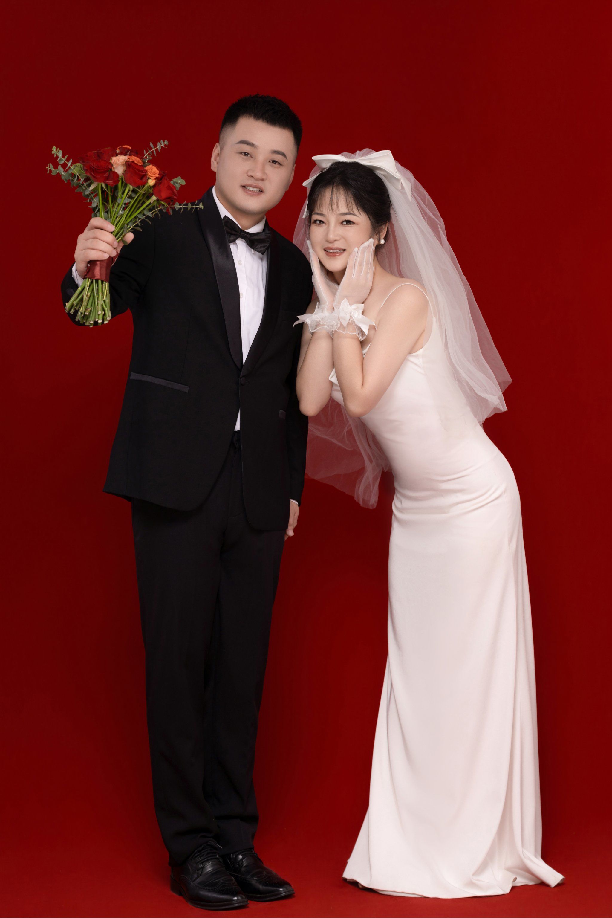 期待已久的轻复古红底婚纱照