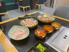 -臻牛烤肉