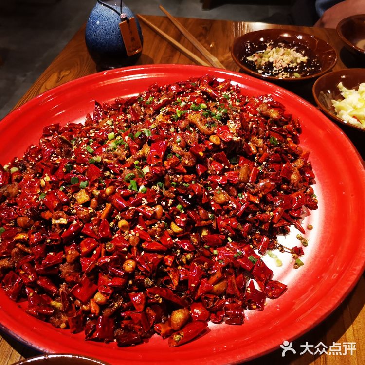 这是我见过最满意的一个小酒馆了外面门头不大