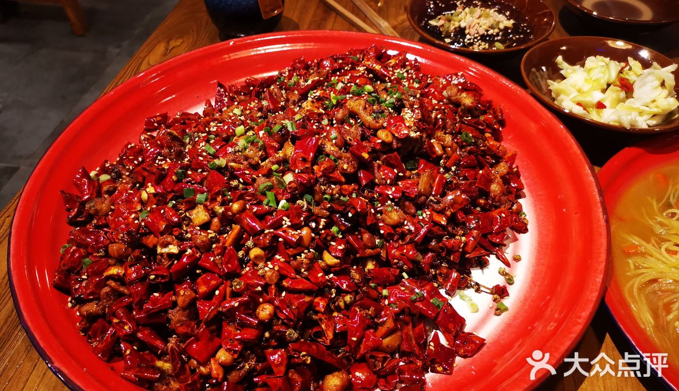 这是我见过最满意的一个小酒馆了外面门头不大