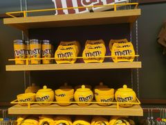 -m豆巧克力世界(上海世茂广场店)