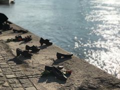-多瑙河畔鞋履雕塑