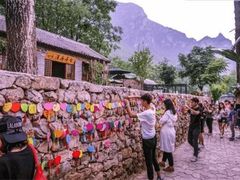 -百里峡七彩艺术小镇