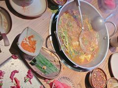 -野山舂·贵州现舂酸汤火锅(鸿通城店)