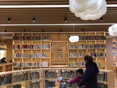 -漕河泾街道图书馆(漕河泾社区文化活动中心店)