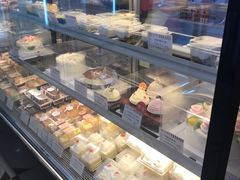面包甜点陈列柜-红宝石·鲜奶小方·海派西点房(联洋店)