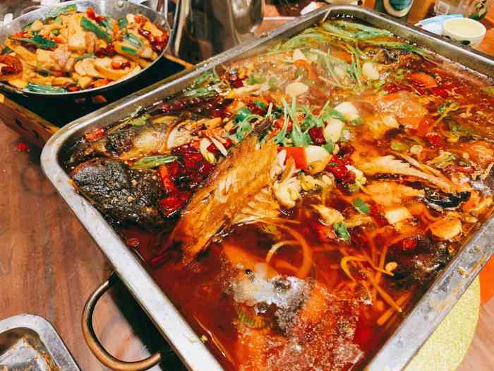湘满园湘菜馆-"中午去的,店里装修的不错,人也蛮多的.上.