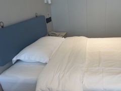 -网鱼电竞酒店(上海惠南地铁站店)