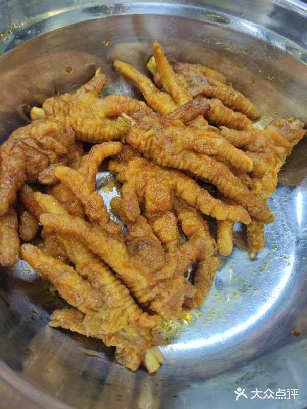 就在江汉路的螺蛳粉，太好吃了，我还要再来一碗！