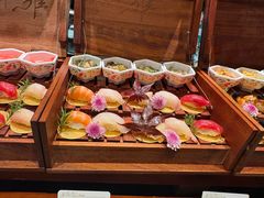 -雍容荟帝王蟹活龙虾展台自助(IFS黑金店)