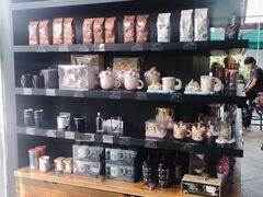 零售区-星巴克臻选(上海长风大悦城店)