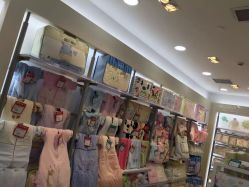 -爱婴室(上海紫荆广场店)