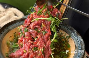 Dai Family Wild Seasoning Oil Hot Pot with Local Yellow Beef
