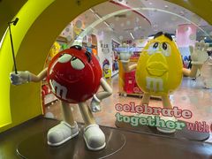 -m豆巧克力世界(上海世茂广场店)