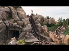 -小镇影院迪士尼小熊Duffy与他的朋友合影地