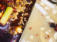 成双锅（清汤+激情）-快乐小羊火锅(河西王府井店)