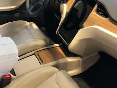 -TESLA 特斯拉(上海太古汇体验店)