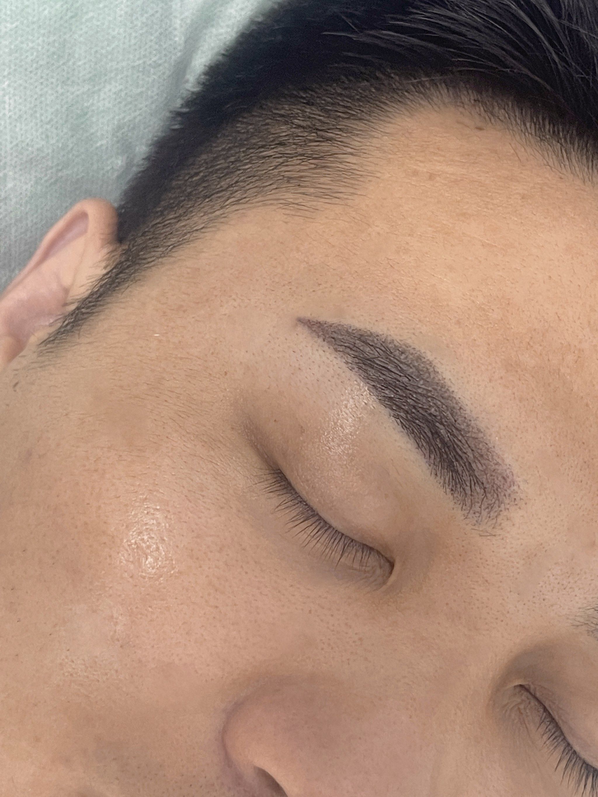 男士雾眉