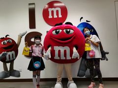 -m豆巧克力世界(上海世茂广场店)