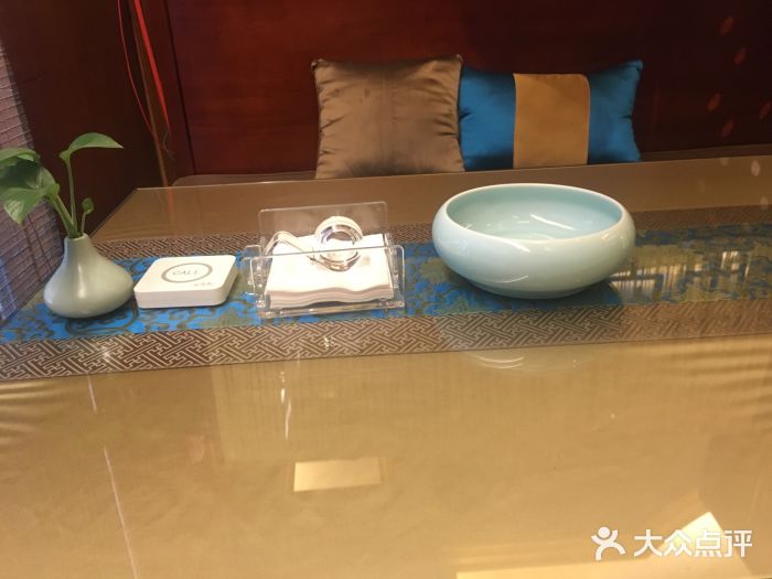 吉祥格桑花开素食餐厅餐具摆设图片