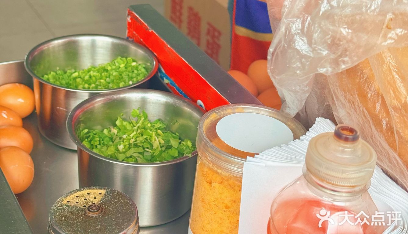 早餐吃什么?煎饼果子来一套?