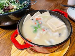 酸汤煮嫩滑鱼片-小大董·烤鸭(王府井apm店)
