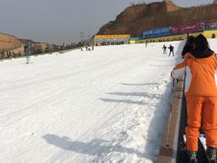 -采薇庄园四季滑雪场