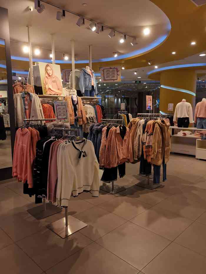 cache cache(晶品购物中心店)-"门店环境:面积挺大的,分区也比较明确