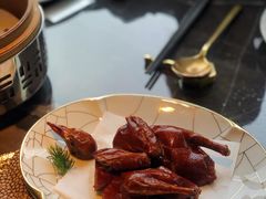 脆皮乳鸽-新荣记(BFC外滩金融中心店)