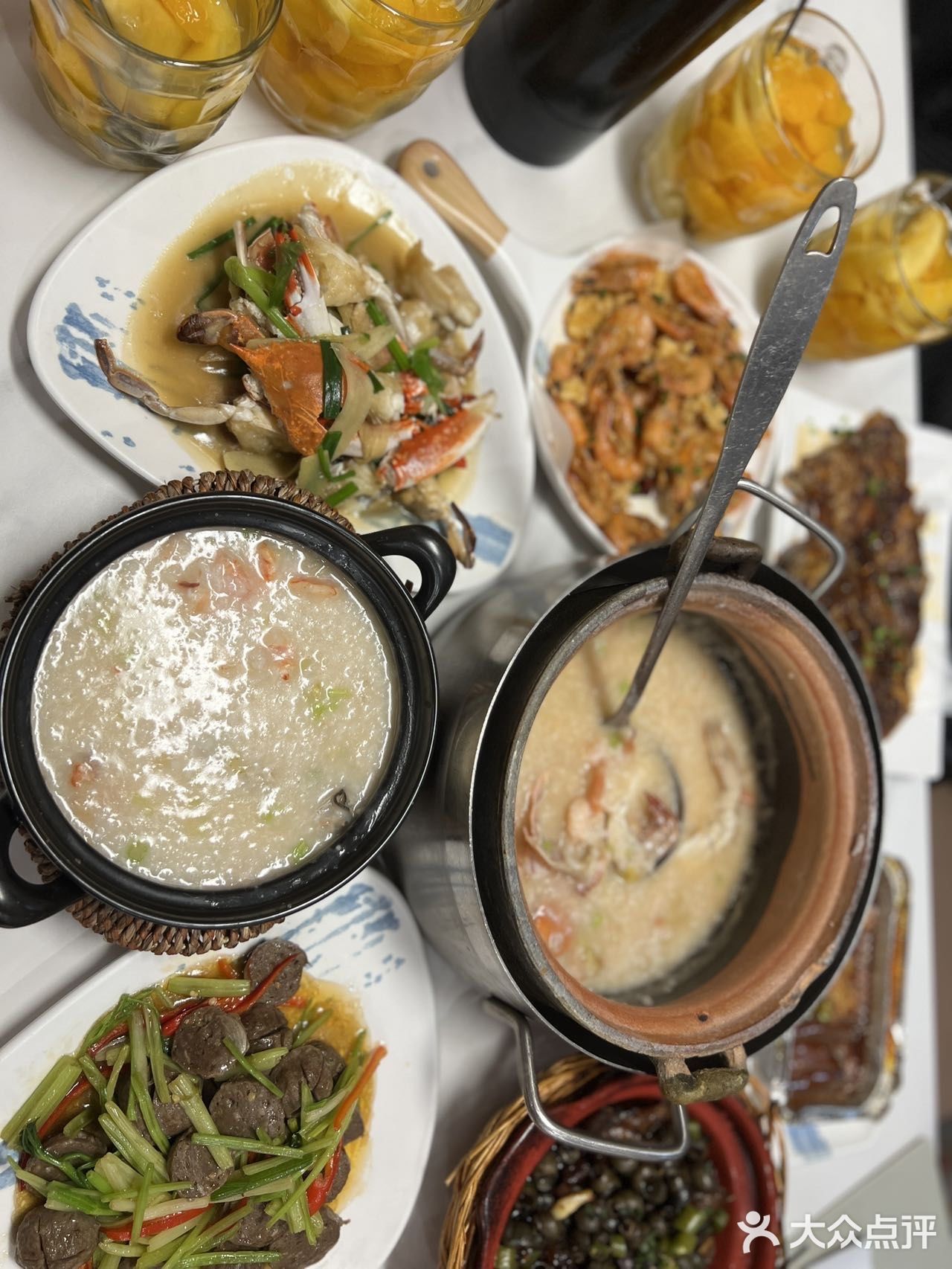夜宵经常来吃的砂锅粥店，海鲜烤串都挺不错！