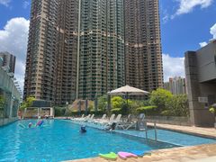 -九龙东皇冠假日酒店室外泳池