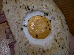 太阳蛋培根烤吐司-星巴克(上海虹桥新天地二店)