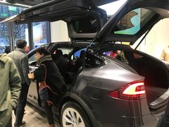 -TESLA 特斯拉(上海太古汇体验店)
