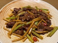 本地酸笋炒小黄牛-阳朔糖舍酒店·糖舍餐厅&酒吧