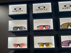 -LensCrafters亮视点·OAKLEY精选(静安嘉里中心店)