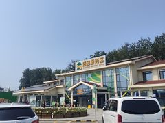 -窦店服务区-停车场