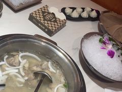-喃喃椰·糟粕醋·椰子鸡火锅(七堡花园店)