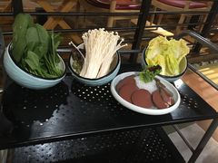 -洪氏嗨捞·广东猪肚鸡·椰子鸡火锅(西咸万象城店)