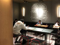 大堂-麦当劳(中山公园龙之梦店)