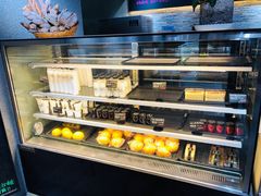 面包甜点陈列柜-啊噗吐呦现场烘焙(麦凯乐店)