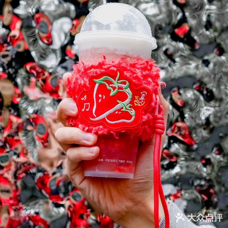 喜茶×圣诞季｜限定毛绒徽章杯套！也太好看了吧！