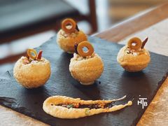 香脆素食小球配阿拉伯三角豆泥酱-新元素(三里屯太古里南区)