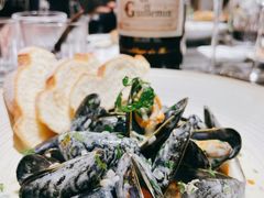 青口贝配黄油白葡萄酒汁-LESCEDARS Brasserie Bistro香柏树
