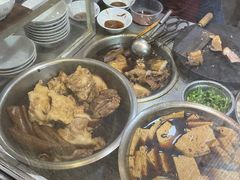 -松树干拌面店