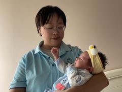 -鲸鱼妈妈月嫂/育婴师定制