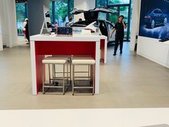 -TESLA 特斯拉(上海太古汇体验店)