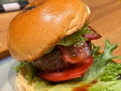 经典手打牛肉堡-龙治汉堡(中华城店)