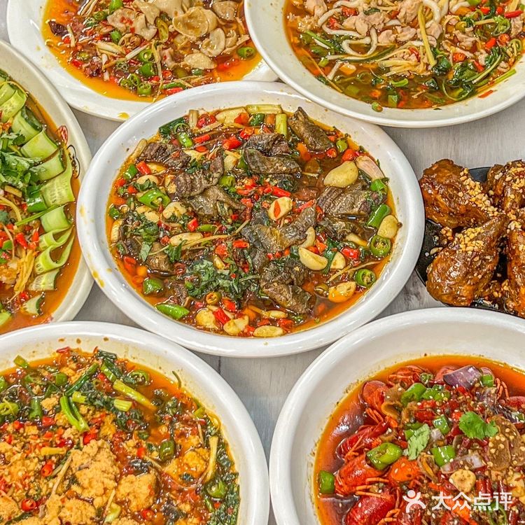 成都坠地道的自贡江湖菜‼️爆浆鱼蛋面好吃哭